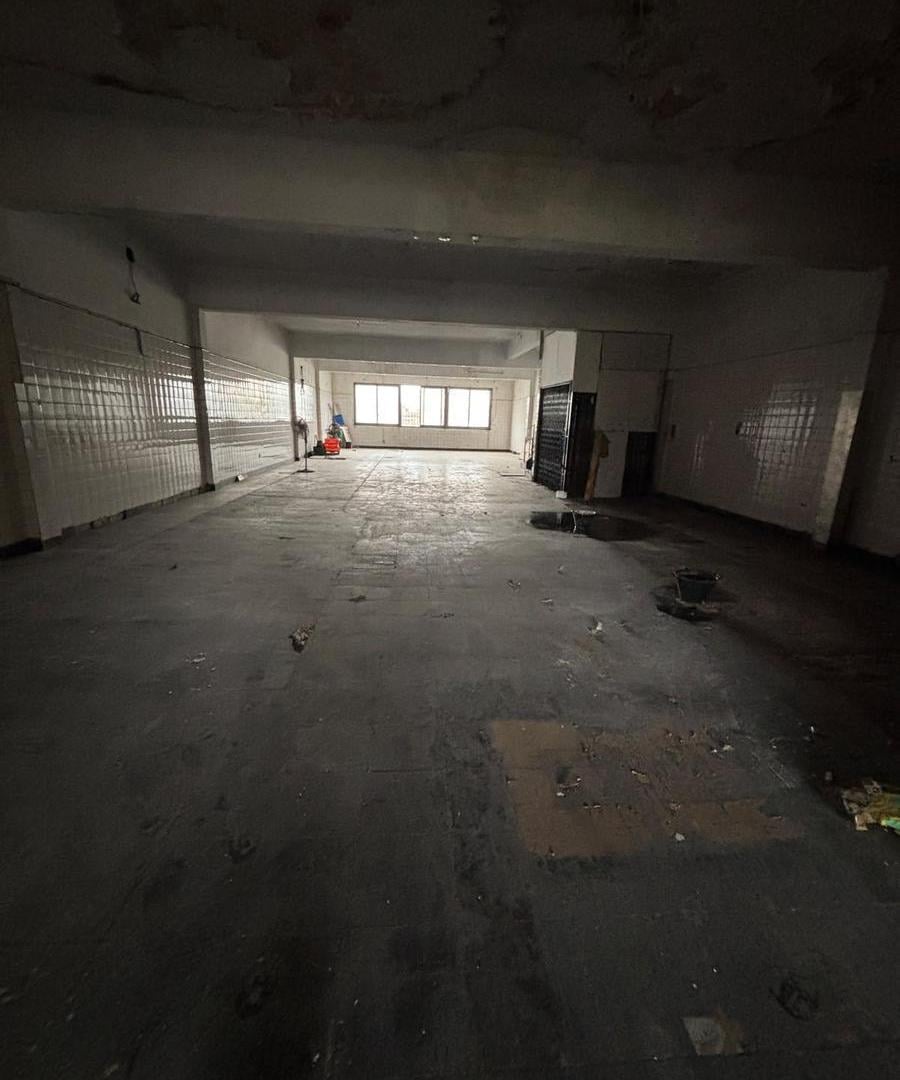 Foto de Edificio Comercial con local, vivienda y deposito! Acceso vehicular, imagen 5