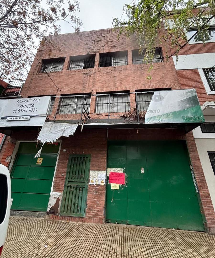 Foto de Edificio Comercial con local, vivienda y deposito! Acceso vehicular, imagen 4