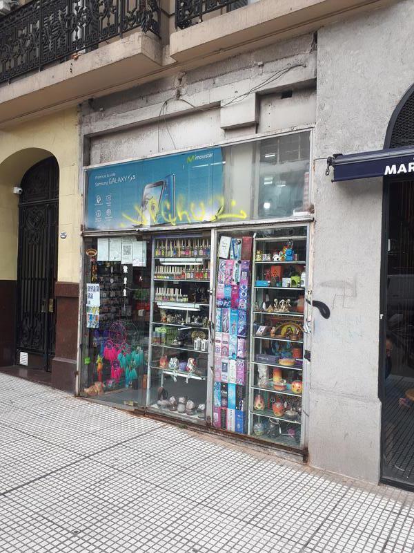 Foto de Local Av. Corrientes 2094 casi Junin!!. Sup total 75 m2., imagen 1