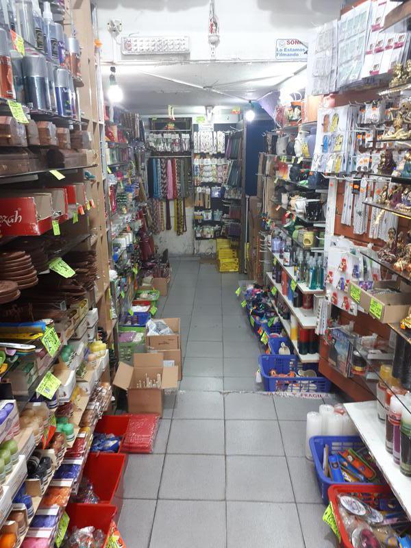 Foto de Local Av. Corrientes 2094 casi Junin!!. Sup total 75 m2., imagen 2