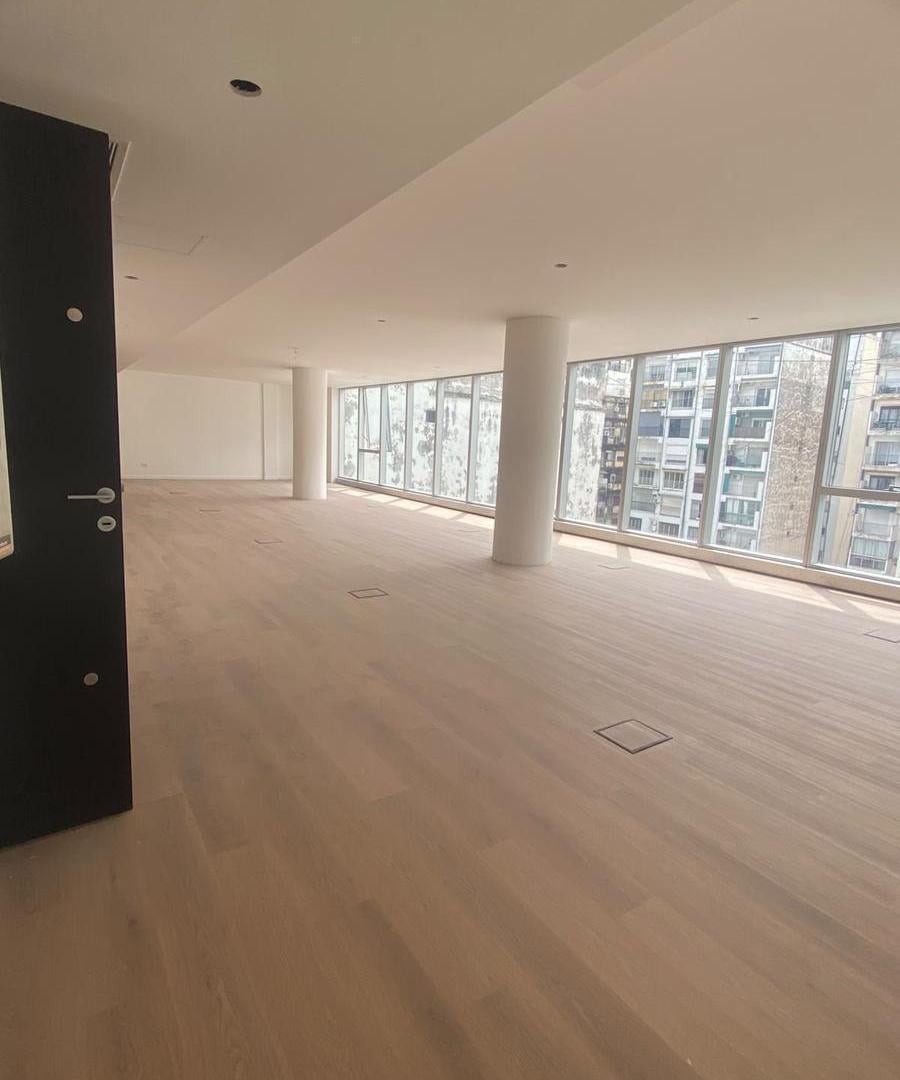 Foto de Espectacular ofi 9° piso balcon! A estrenar. Aire central. Sup cub, imagen 1