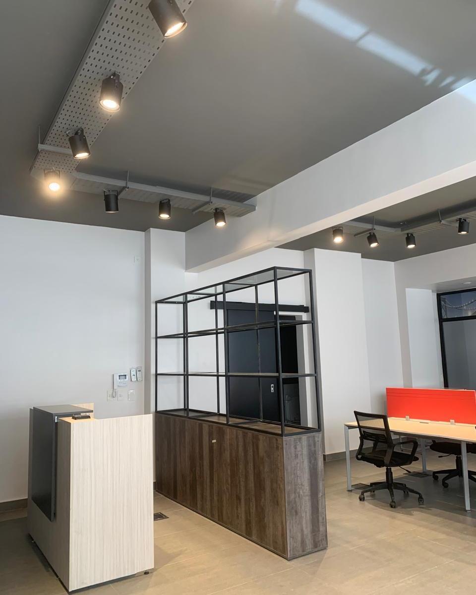 ESPECTACULAR 1° PISO COMERCIAL. ENTRADA INDEPENDIENTE. IMPECABLE