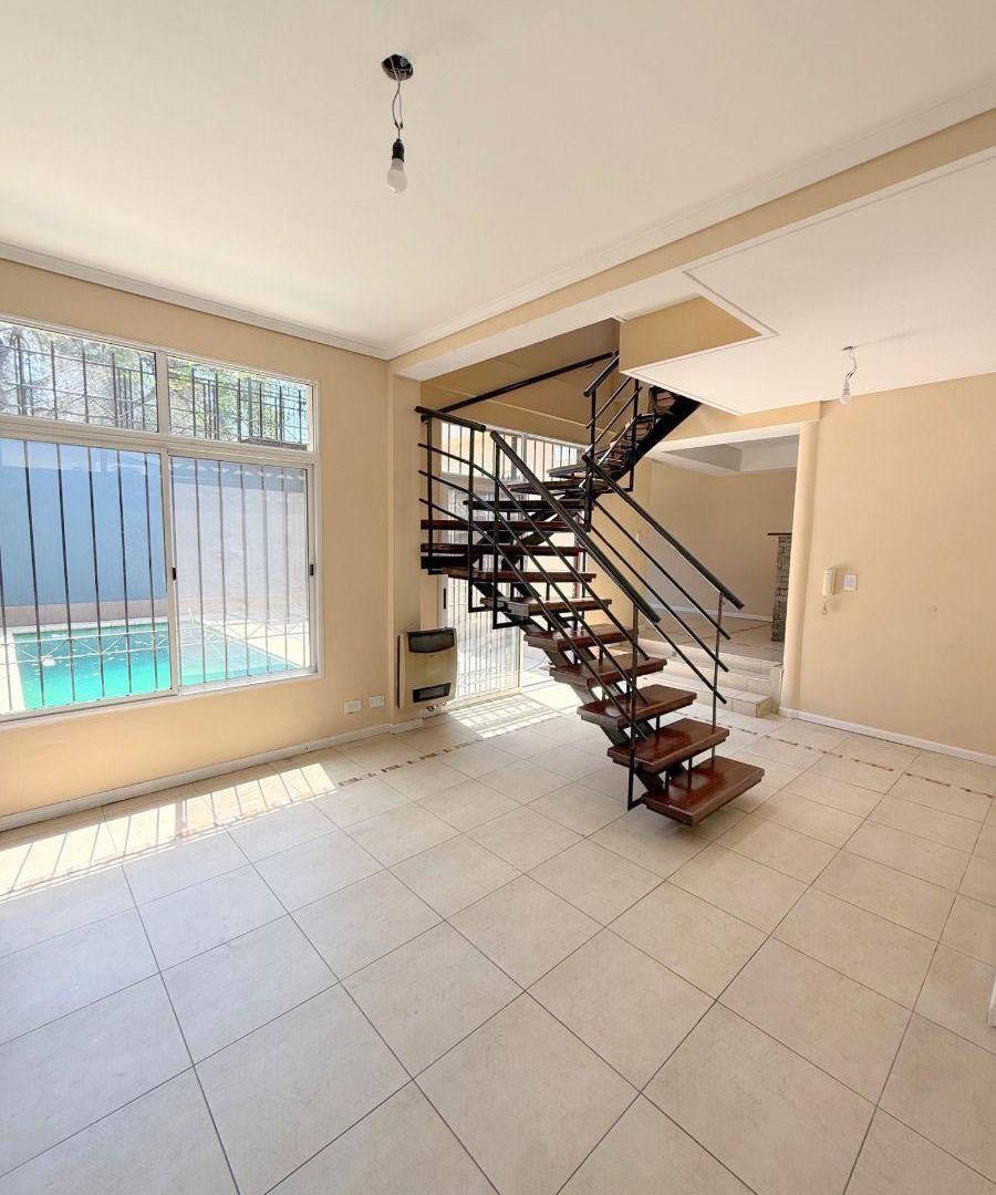 Lisandro Mendez 3400 - Remedios de Escalada Oeste, Lanus! Increíble PH de 4 ambientes con piscina !