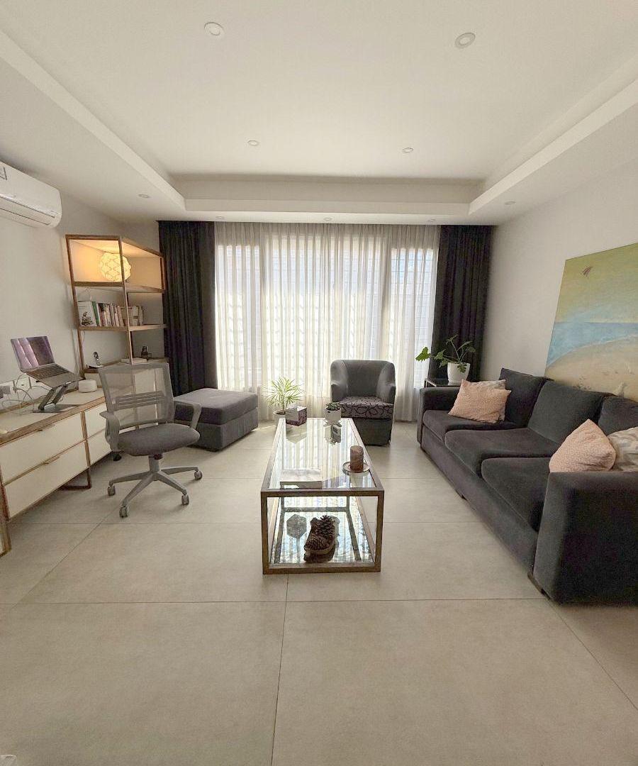 Foto de Acevedo 1200 - Banfield Oeste - Increíble Chalet 6 ambientes con parque, imagen 3