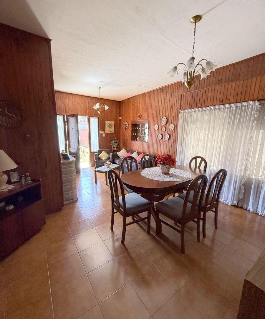 Foto de Catamarca al 3100 - Lanus O - Excelente Casa De lote propio 4 amb con, imagen 2