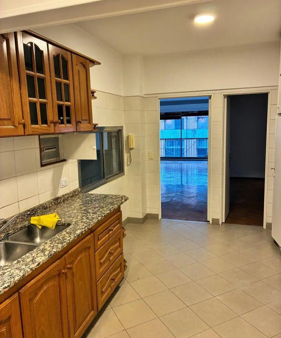 RECOLETA- FRENTE 3 amb- BALCON, BAÑO, DORMITORIO, COMEDOR LUMINOSO 4