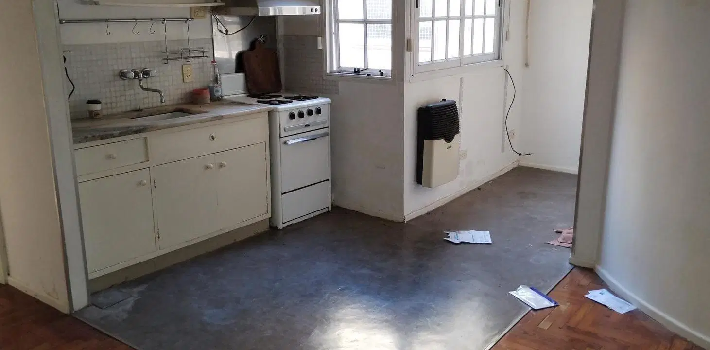 Departamento 2 amb 3er piso por escalera luminoso Buen estado a mts. del Cid Campeador 3