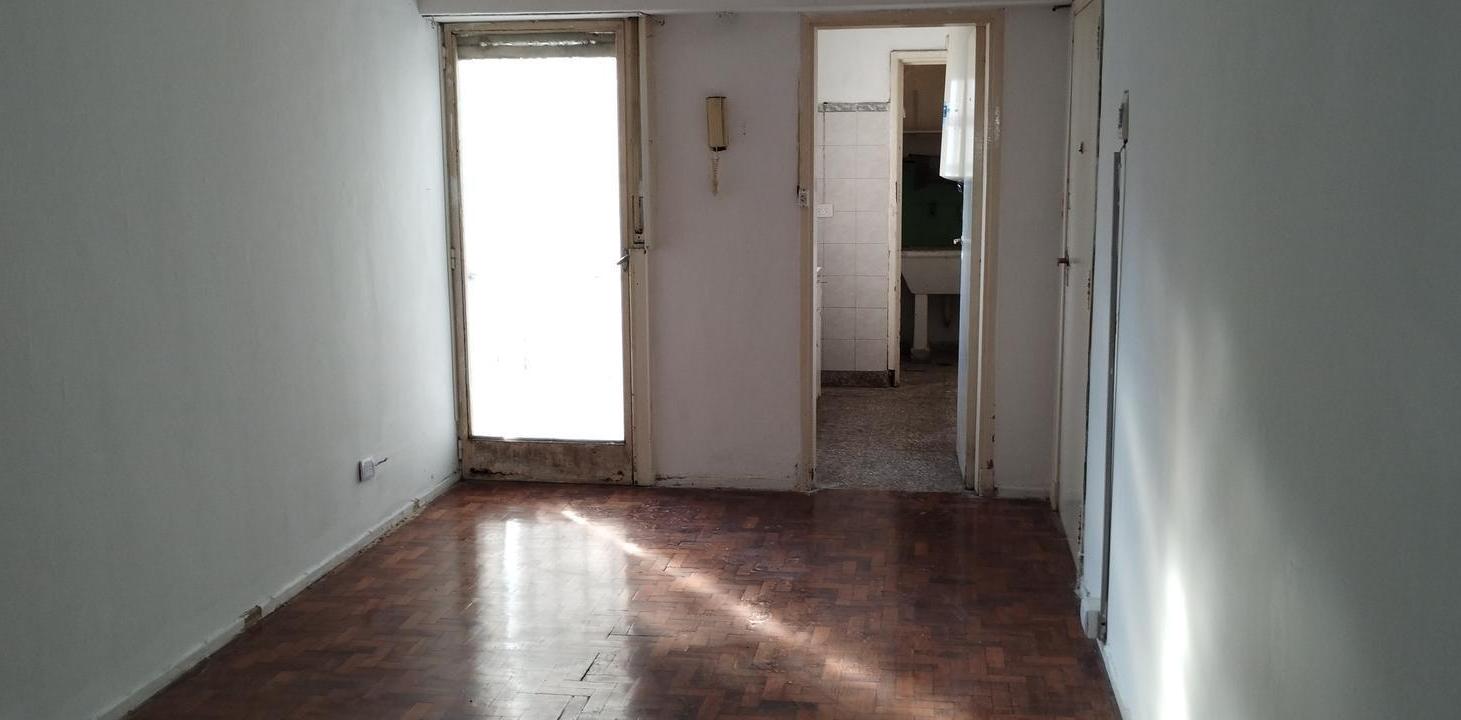 Foto de Once Departamento amplio 2 amb a reciclar, imagen 1