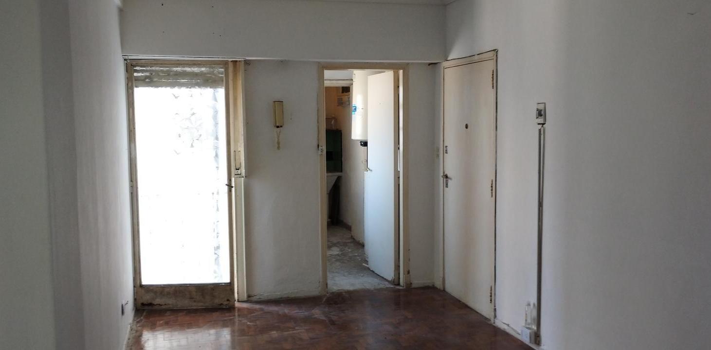 Foto de Once Departamento amplio 2 amb a reciclar, imagen 3