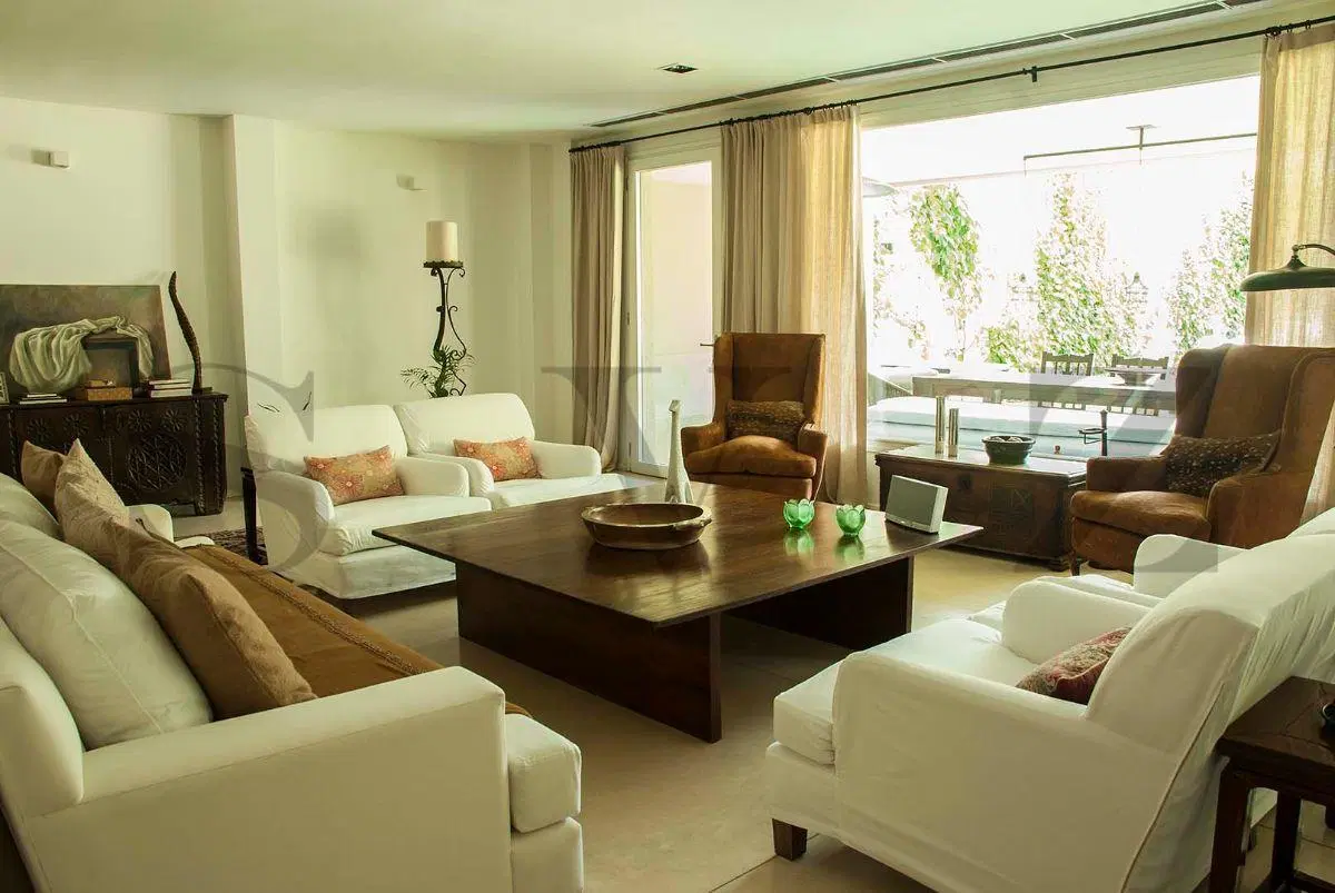 Impecable Casa en Barrio Parque 3