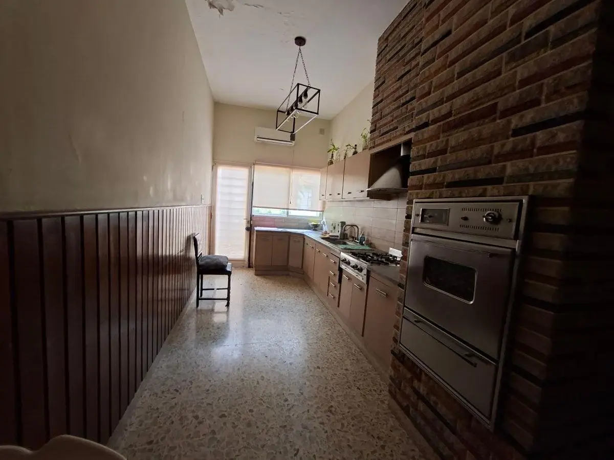 CHALET Y AMPLIO LOTE- excelente ubicacion 4
