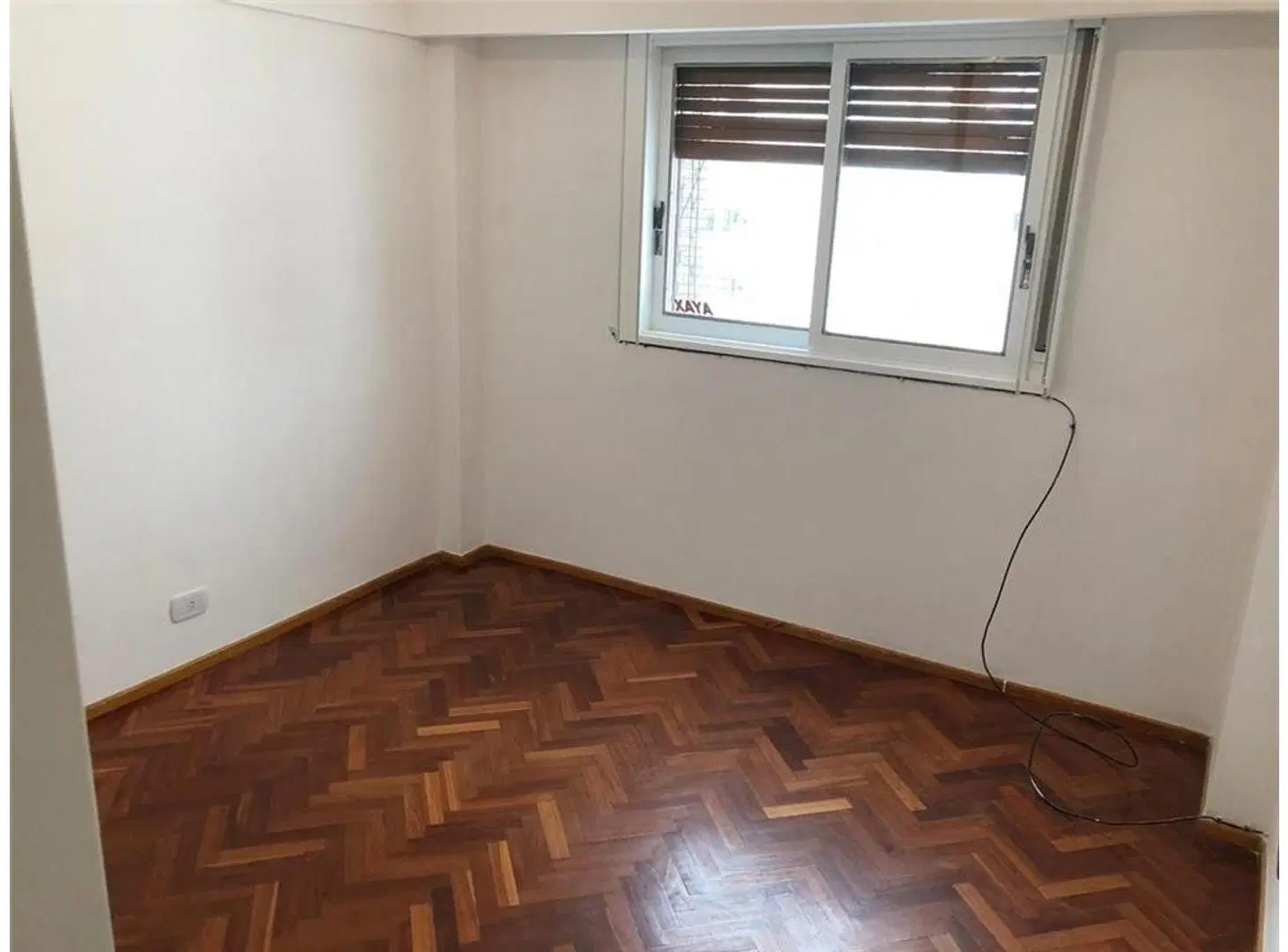Alquiler cuatro ambientes con balcon al frente y cochera 3
