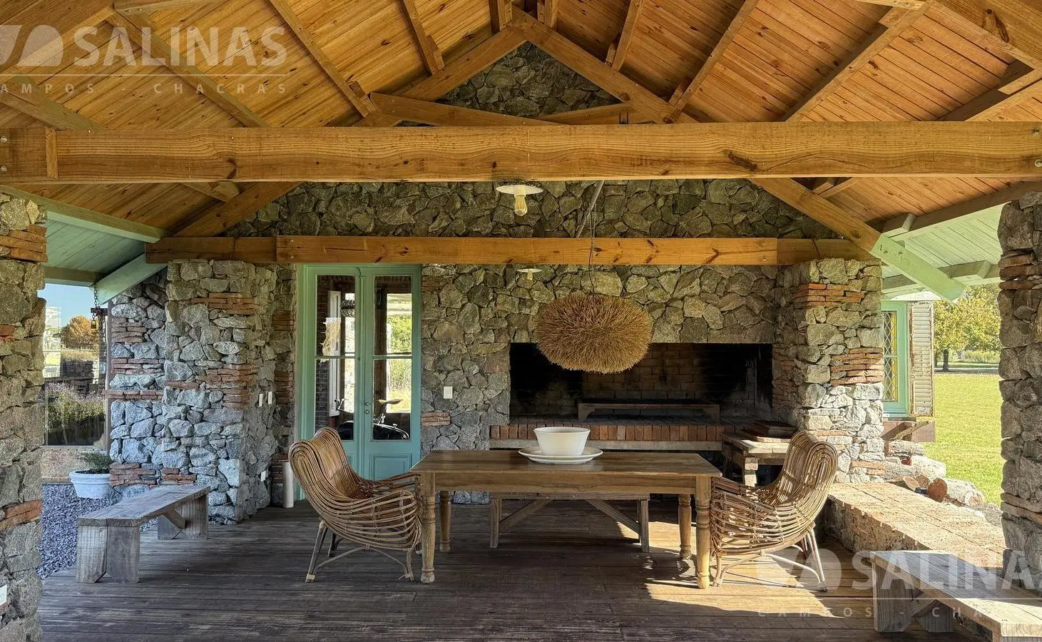 9.948 m². Exclusiva chacra de estilo campo en La Macarena. 3
