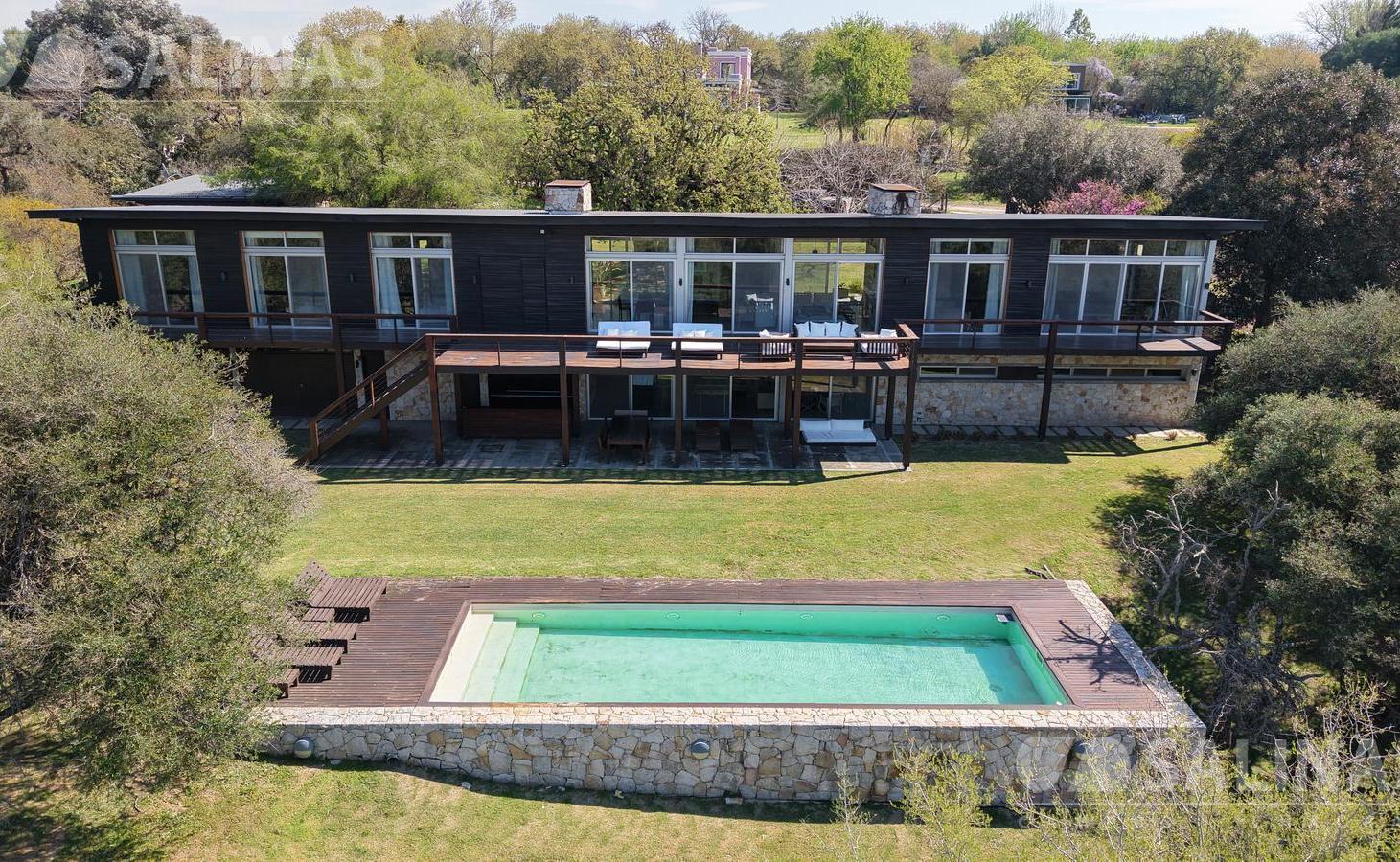 Casa de Categoría con Vista al Río en Estancia El Aduar