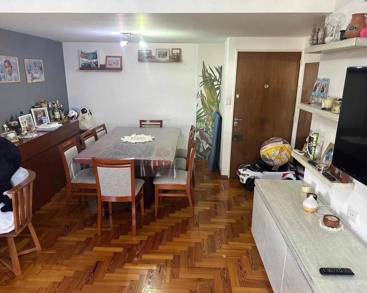 Departamento en Venta de 2 Dorm. C/ Cochera en Gral San Martín 3