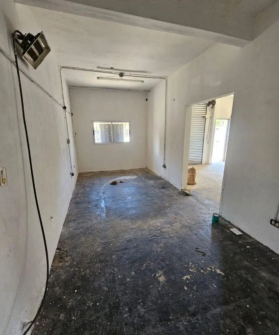 Galpón+Local comercial+Casa a reciclar en venta 4