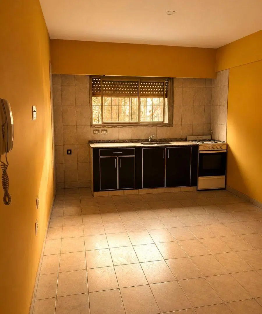 Departamento tipo PH de dos ambientes con cochera descubierta en San Andres! 4