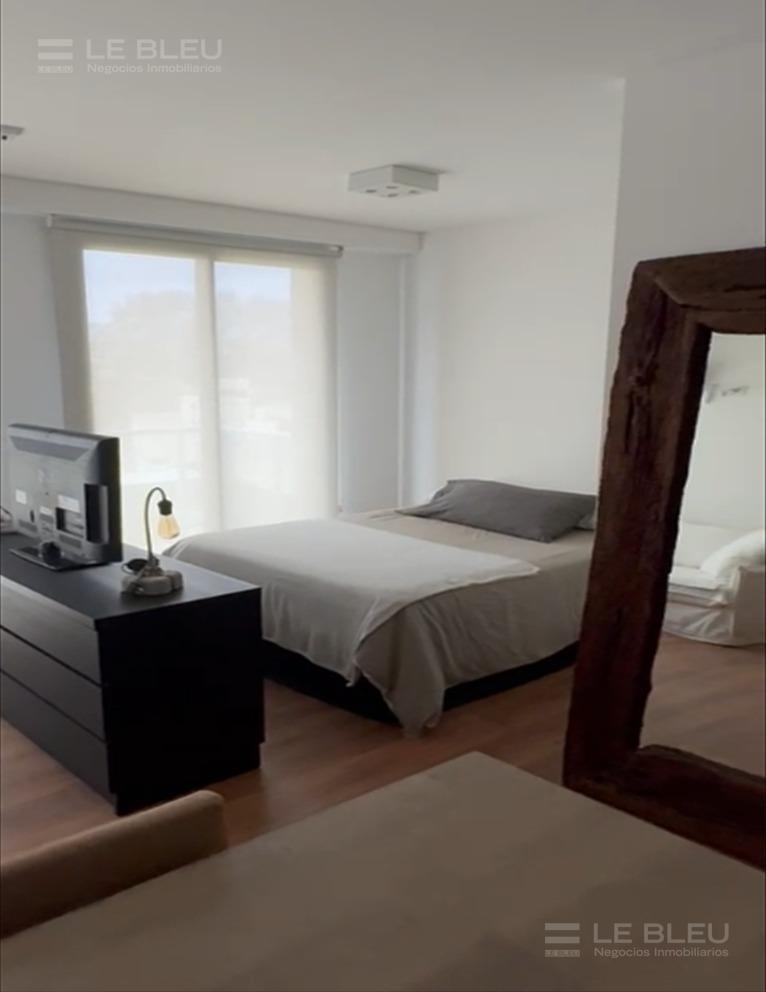Foto de VENTA DEPARTAMENTO AMBIENTE Y MEDIO CON BALCON CORRIDO VILLA URQUIZA, imagen 2