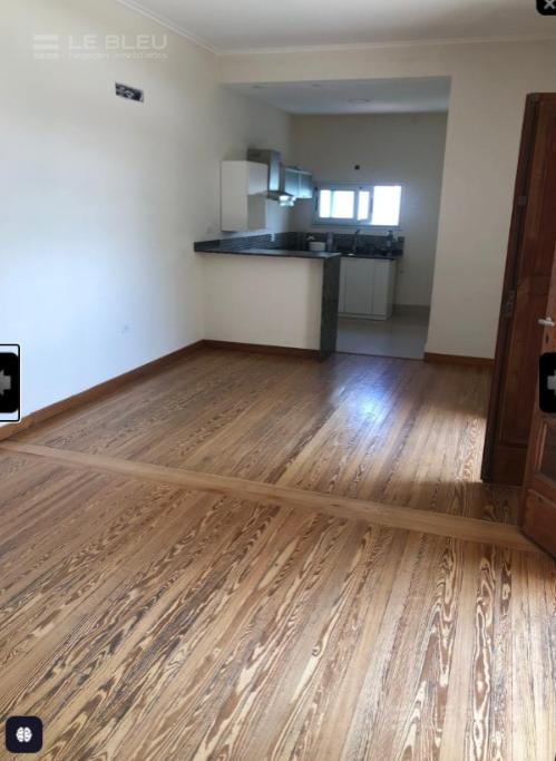 Casa moderna reciclada en planta alta con terraza privada – LA PLATA