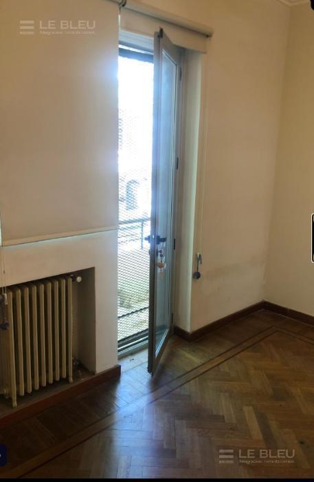Foto de Casa moderna reciclada en planta alta con terraza privada – LA PLATA, imagen 3