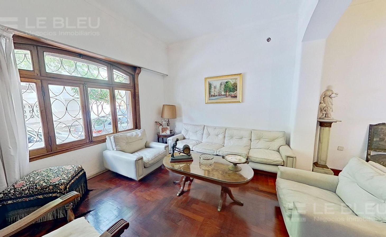 Foto de Hermosa casa de estilo con detalles modernos, quincho y terraza – Ideal, imagen 2