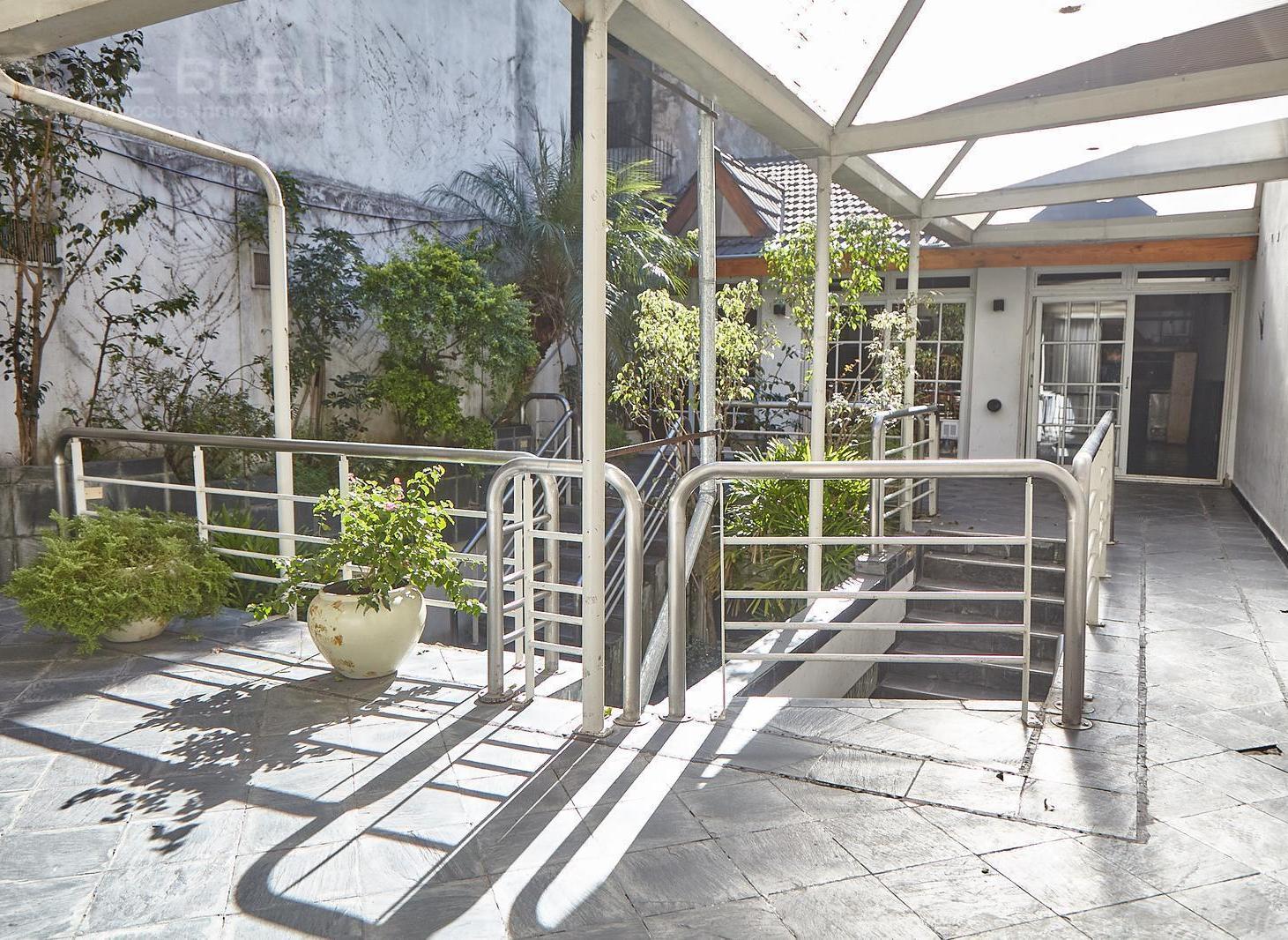 Foto de ALQUILER BALVANERA LOCAL 2 PISOS UN SUBSUELO 907 m2 PATIO TERRAZA, imagen 2