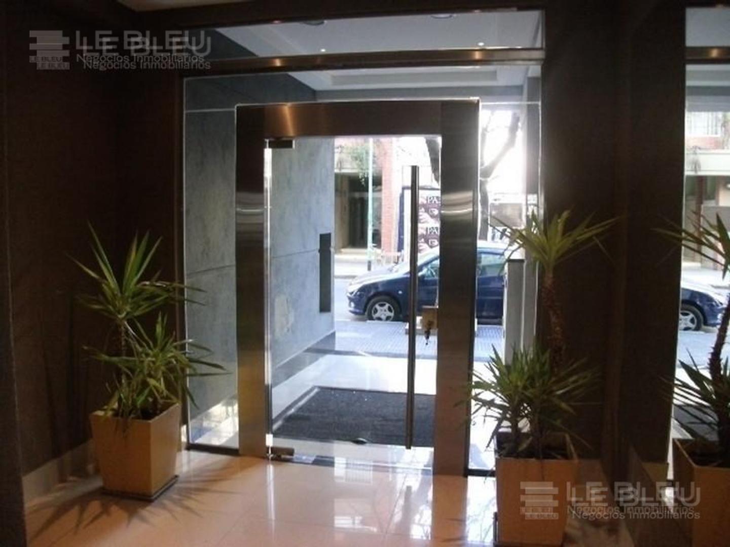 Foto de VENTA Departamento MONOAMBIENTE CON BALCON Y COCHERA CUBIERTA EN, imagen 2