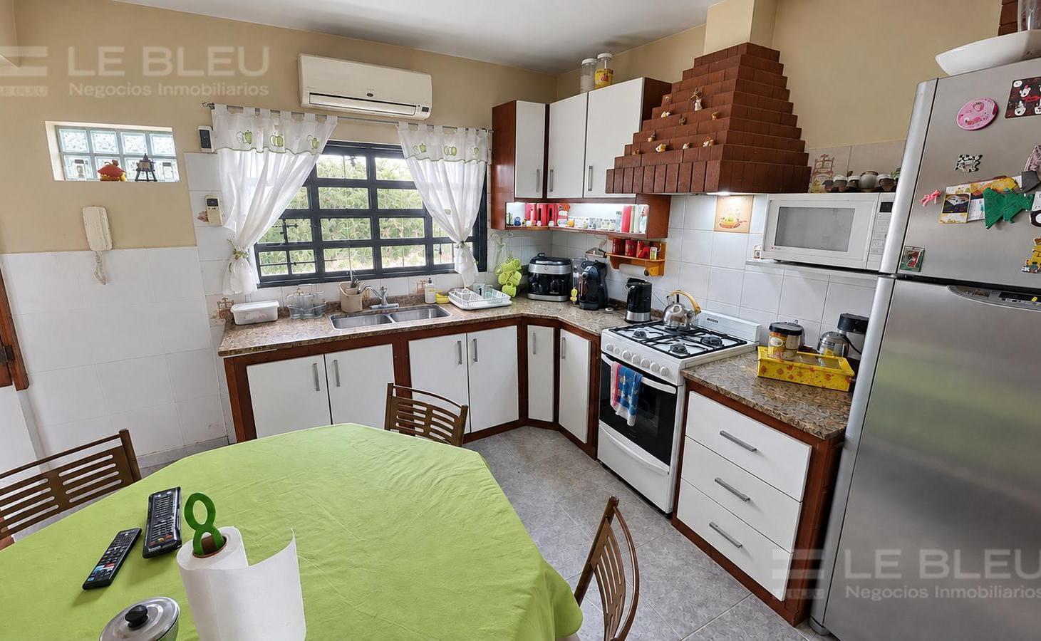 Foto de CASA 5 AMB. CON PATIO, QUINCHO Y COCHERA EN MONTE CASTRO, imagen 4