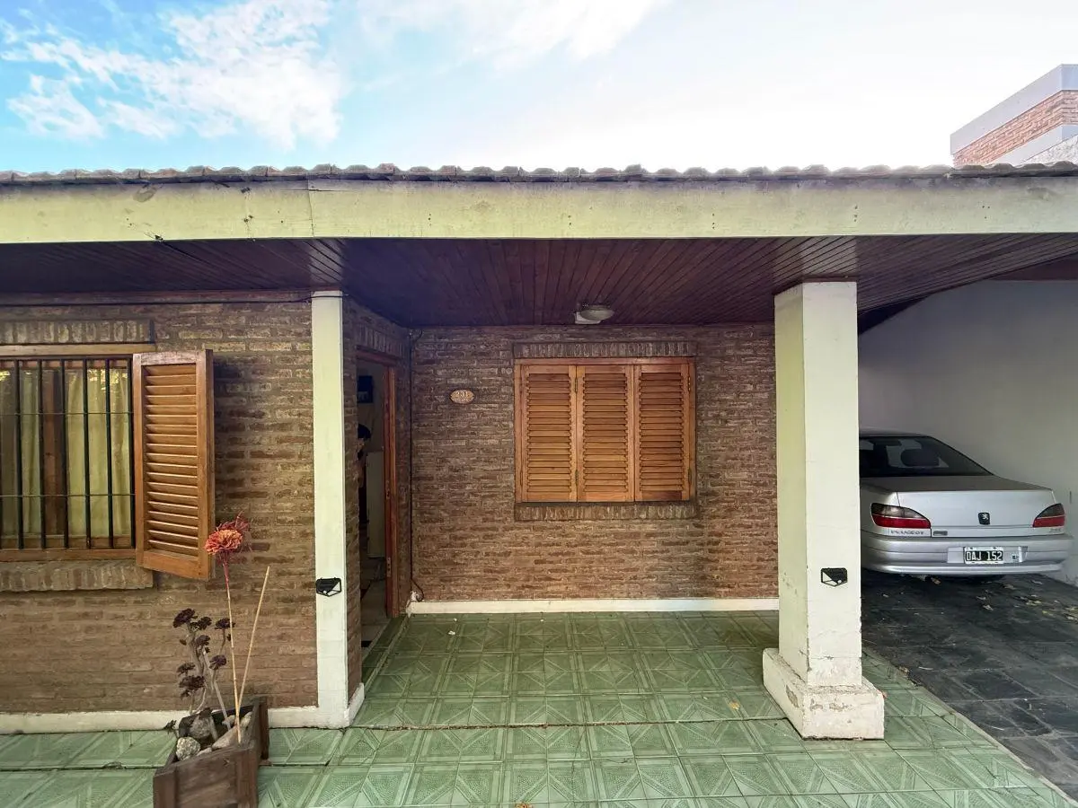 Apto Crédito - Excelente Chalet con 3 dormitorios y parque en Llavallol 4