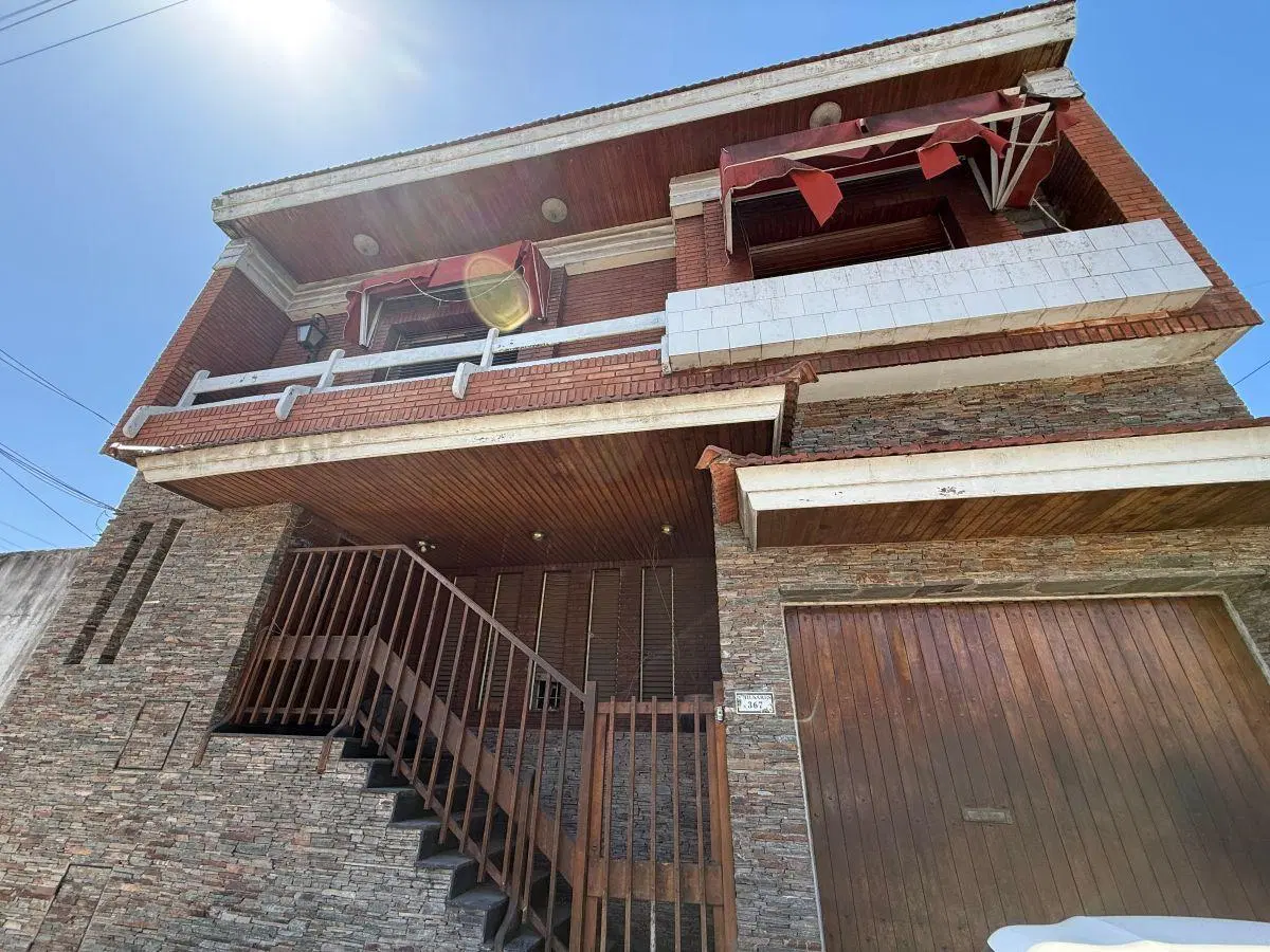 Casa con 4 dormitorios en venta en Llavallol 1