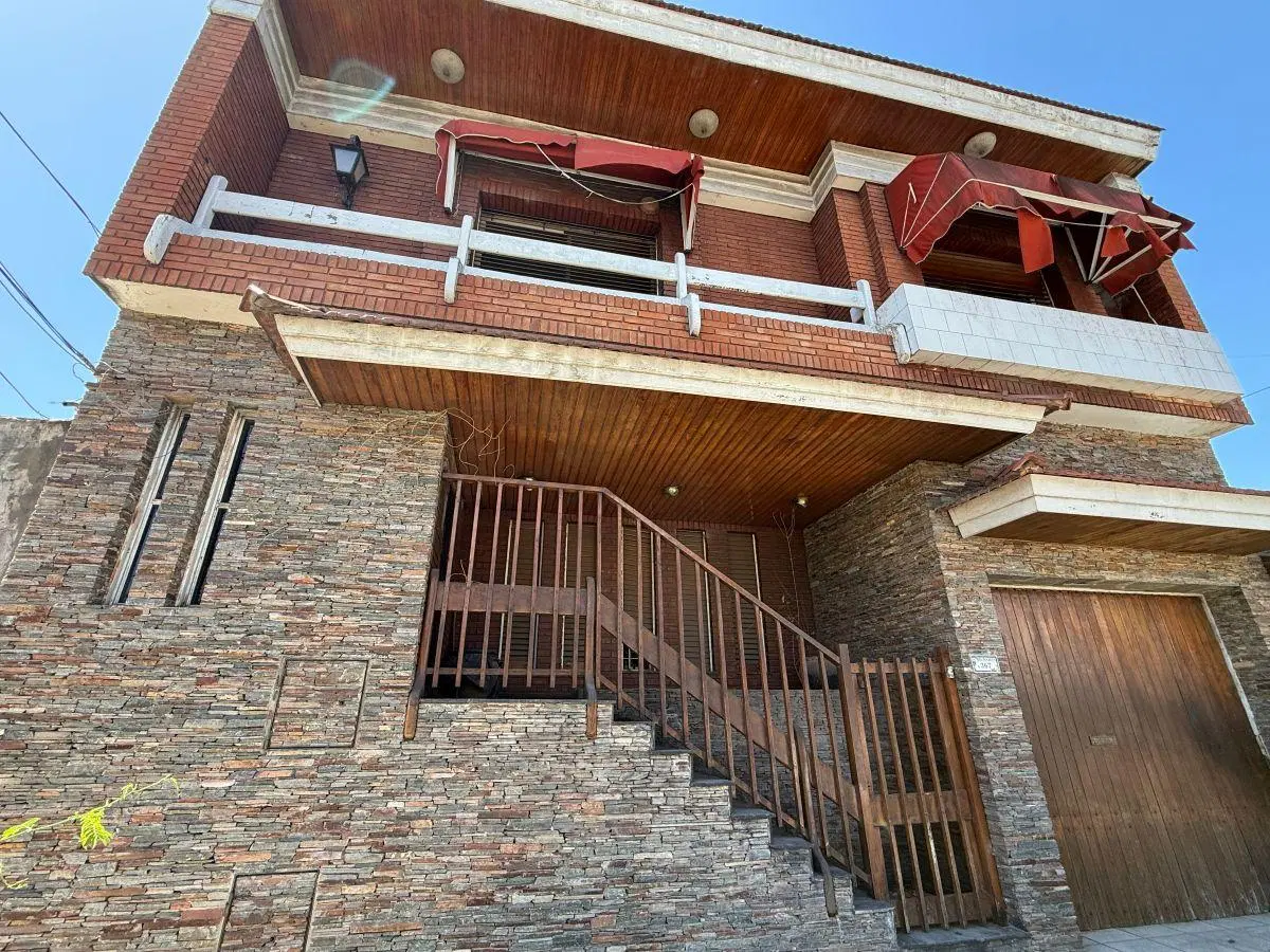 Casa con 4 dormitorios en venta en Llavallol 3