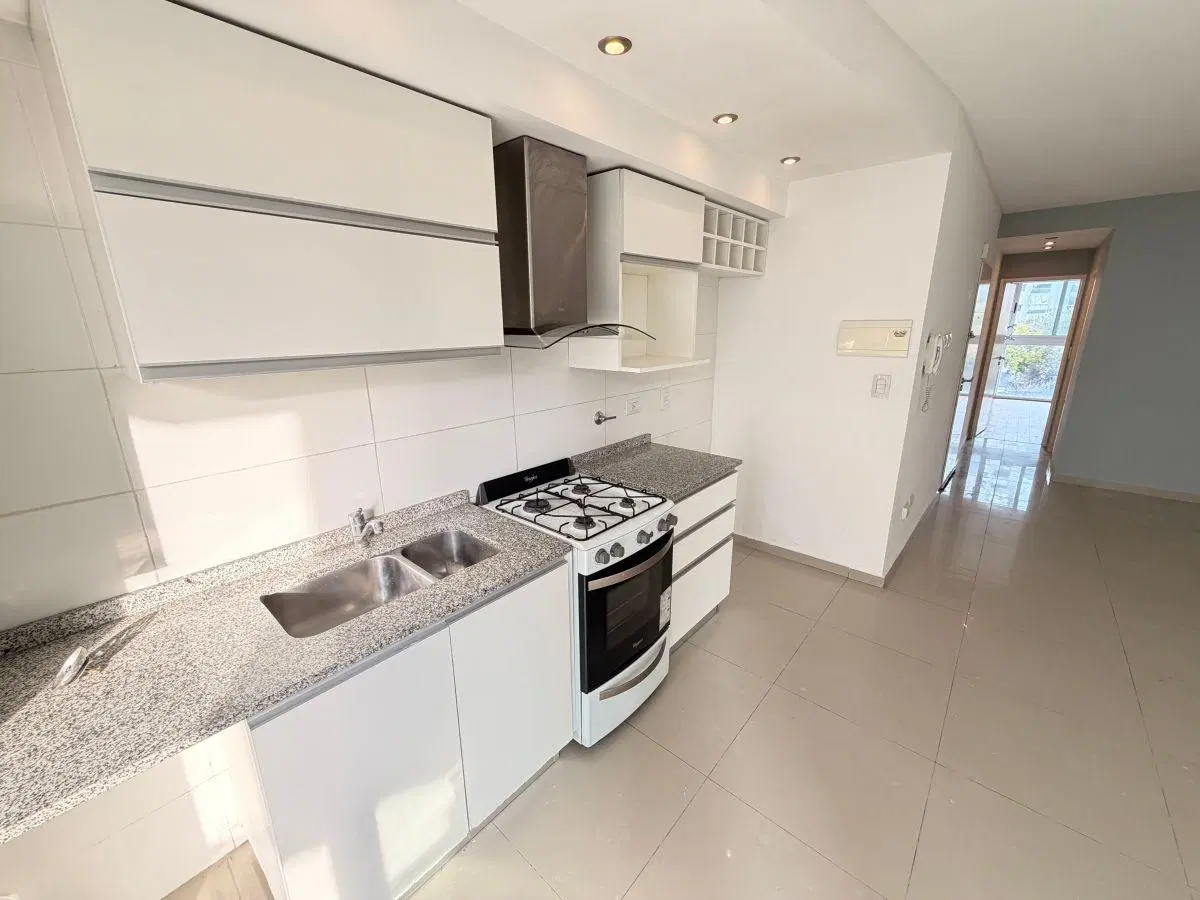 Excelente departamento de 2 ambientes en Lomitas con cochera 8