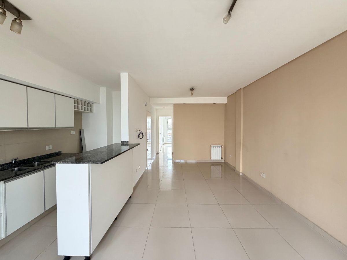 Foto de Departamento en alquiler de 2 ambientes con cochera en Lomitas, imagen 3