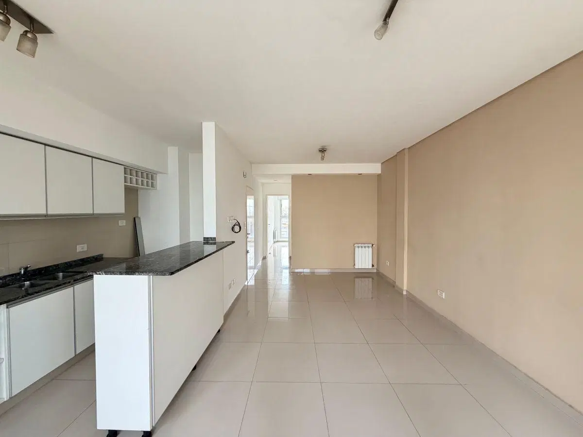 Departamento en alquiler de 2 ambientes con cochera en Lomitas 3