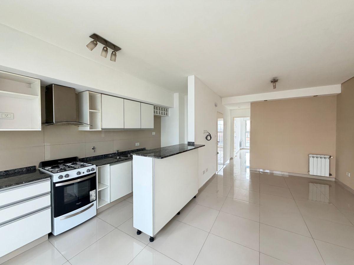 Foto de Departamento en alquiler de 2 ambientes con cochera en Lomitas, imagen 5