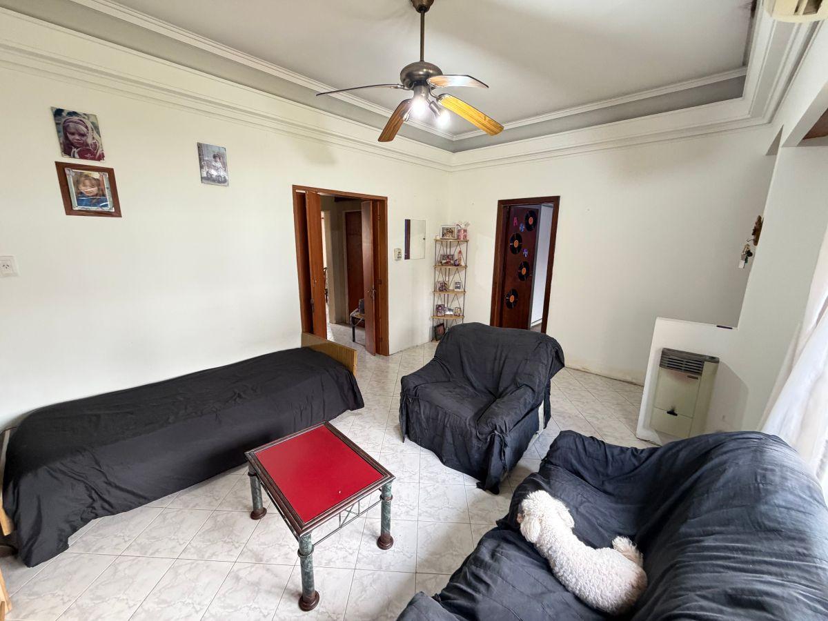 Foto de Ubicación Estratégica en Llavallol: Casa de 2 Dormitorios con Pileta, imagen 1