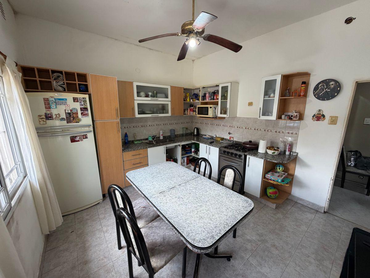Foto de Ubicación Estratégica en Llavallol: Casa de 2 Dormitorios con Pileta, imagen 4