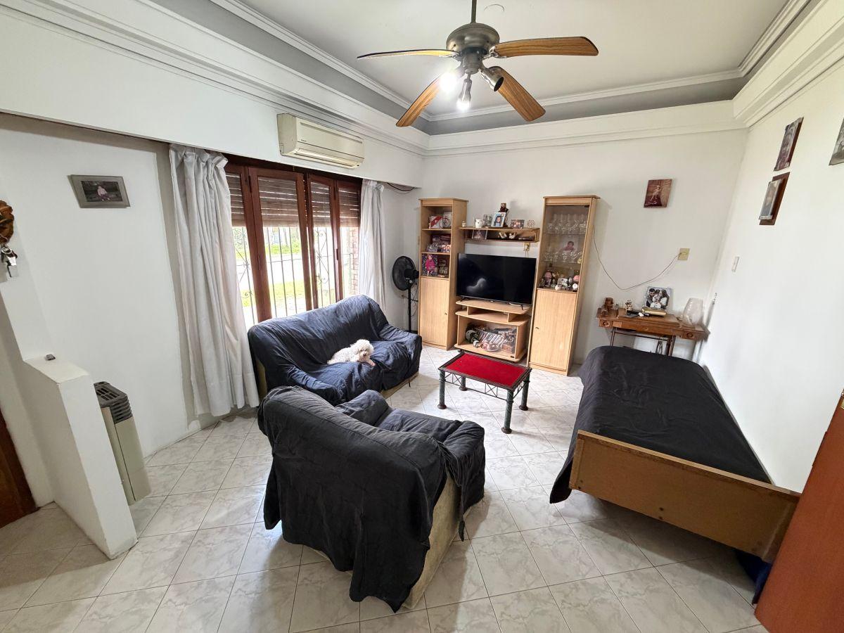 Foto de Ubicación Estratégica en Llavallol: Casa de 2 Dormitorios con Pileta, imagen 3