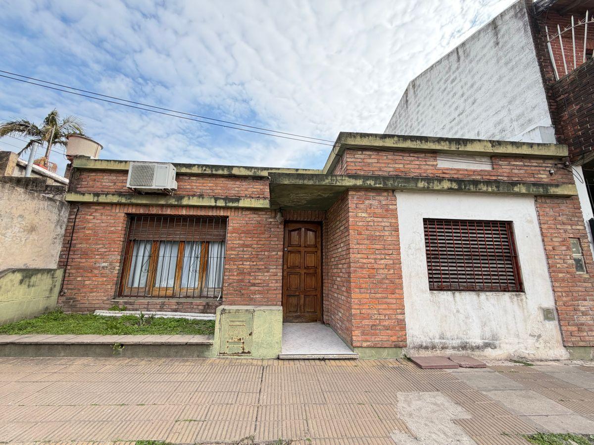 Foto de Ubicación Estratégica en Llavallol: Casa de 2 Dormitorios con Pileta, imagen 5