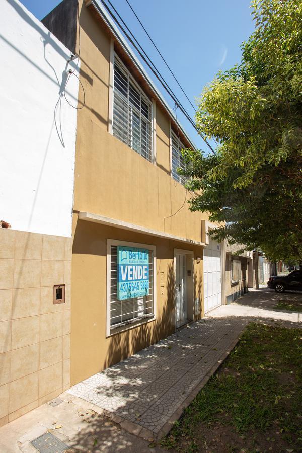 VENTA-GARZON 1554 A-CASA 3 DORMITORIOS-COCHERA-QUINCHO- BELGRANO - ROSARIO