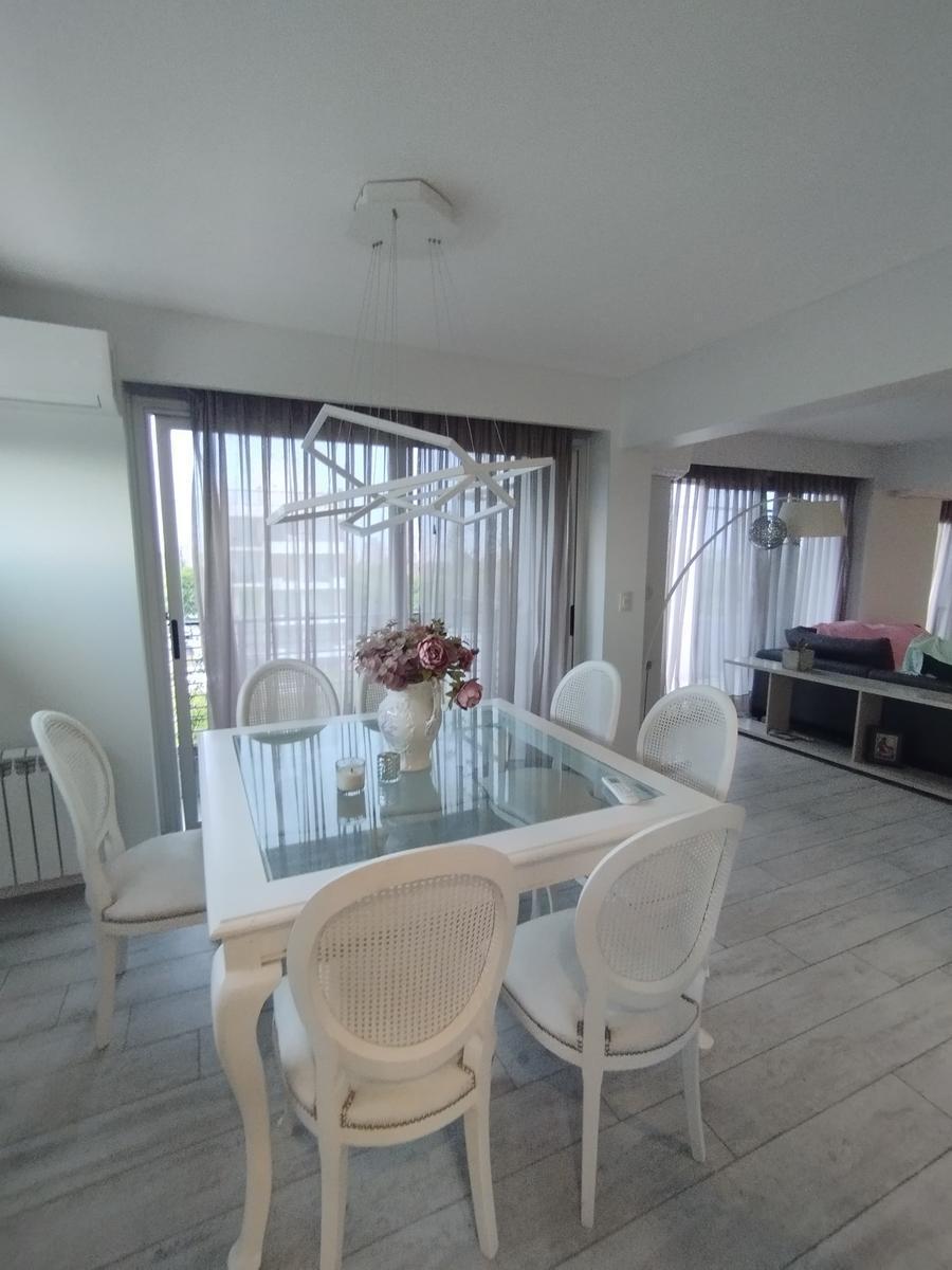 Foto de VENTA-DEPARTAMENTO 3 DORMITORIOS Y TERRAZA EXCLUSIVA-AVENIDA PELLEGRINI, imagen 3