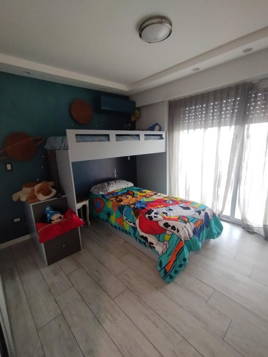 Foto de VENTA-DEPARTAMENTO 3 DORMITORIOS Y TERRAZA EXCLUSIVA-AVENIDA PELLEGRINI, imagen 4