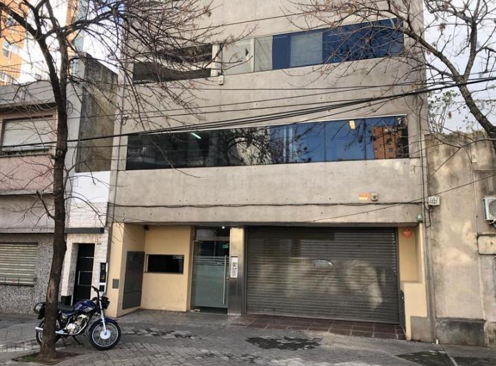 MONTEVIDEO 2420-OFICINA DE 80 M2-PISO6-AESTRENAR