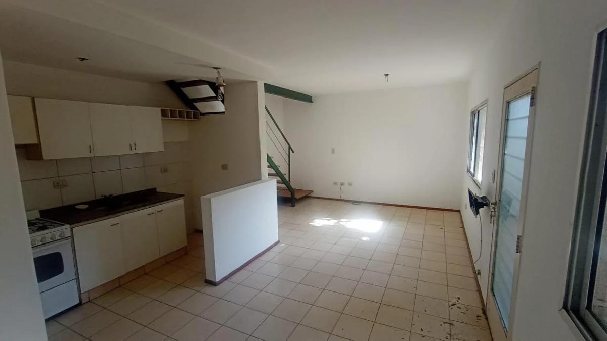 Foto de VENTA-9 DE JULIO 4380-DUPLEX DE 2 DORMITORIOS-AZCUENAGA-ROSARIO, imagen 2