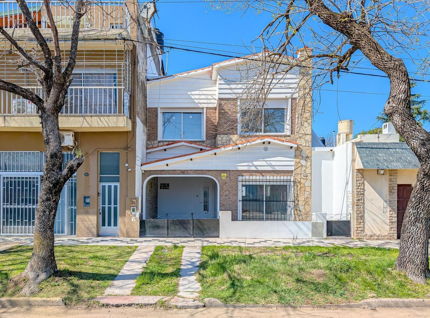 VENTA- CASA 4 DORMITORIOS Y 2 BAÑOS- RIO NEGRO 6153- BELGRANO - ROSARIO