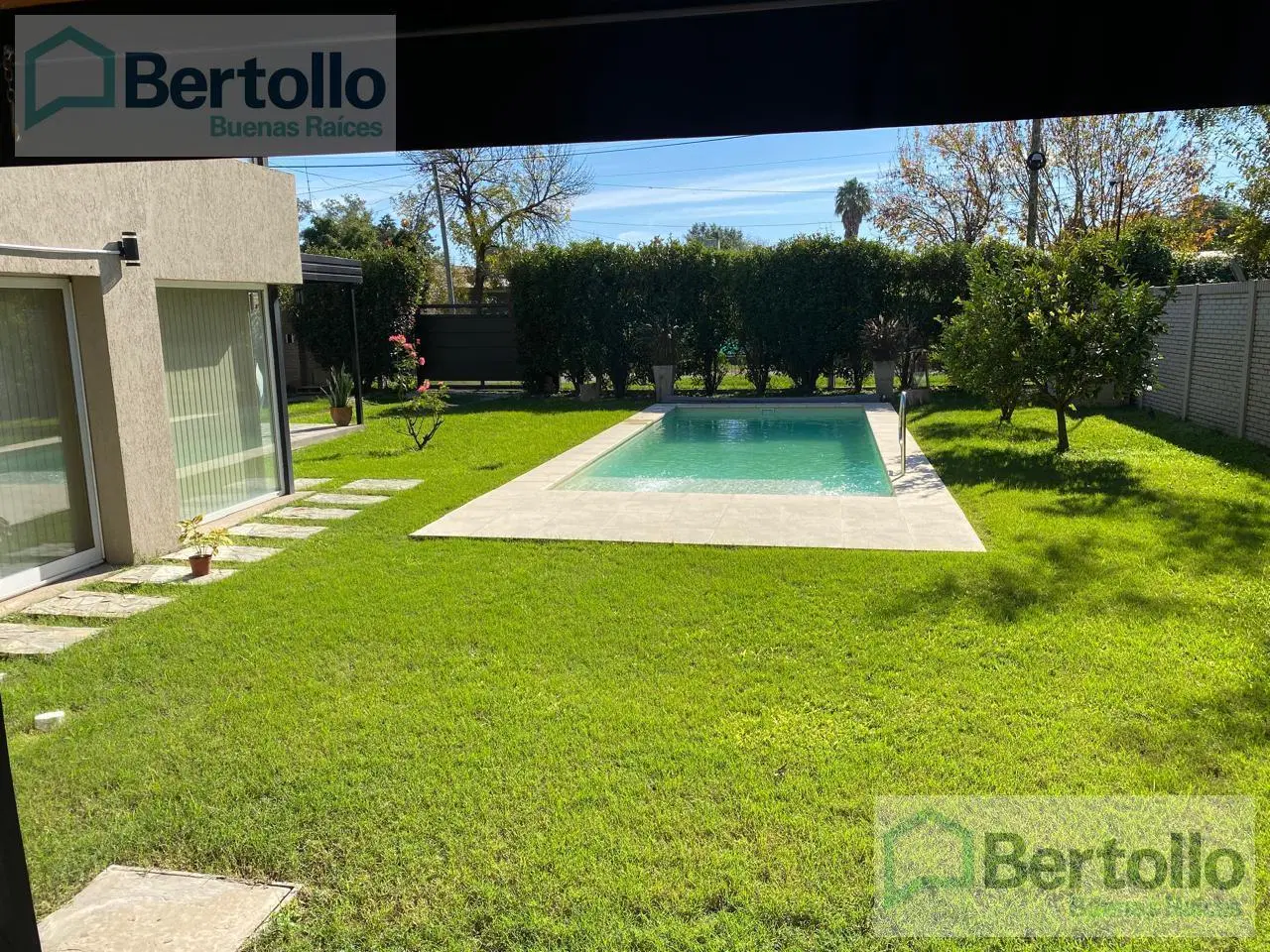VENTA-CASA 2 DORMITORIOS Y PILETA-SARMIENTO 157-ROLDAN- SANTA FE 3