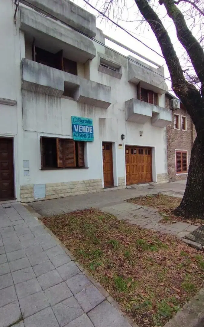 VENTA-CASA-4 DORMITORIOS-TENIENTE AGNETA 814-AZCUENAGA-ROSARIO 1