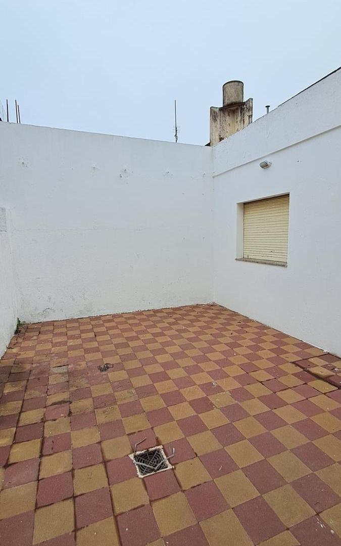 Foto de VENTA - MEJICO 938 - LOCAL Y CASA - AMPLIO TERRENO - BARRIO BELGRANO, imagen 3