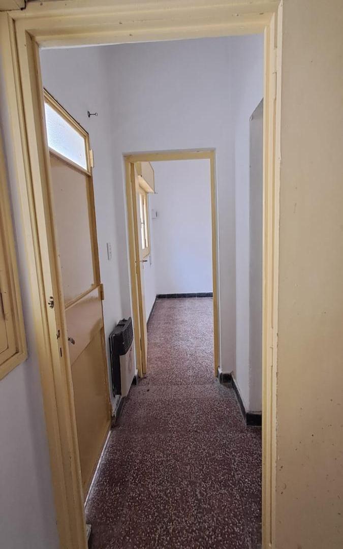 Foto de VENTA - MEJICO 938 - LOCAL Y CASA - AMPLIO TERRENO - BARRIO BELGRANO, imagen 2