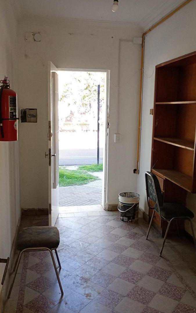 Foto de ALQUILER-LOCAL COMERCIAL EN ESQUINA DE NECOCHEA 3398 Y AYOLAS-BARRIO LA, imagen 3